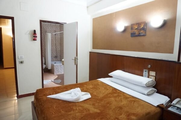 Hotel Saint Catherine Double room with large bed - Image 4